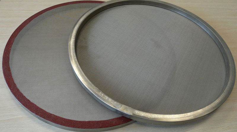 Производство, поправка и реновирање на сита (мрежи или лим) оптегнати на рамки