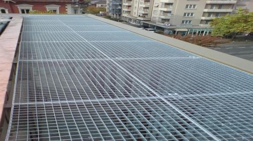 Подни решетки, газишта и скали